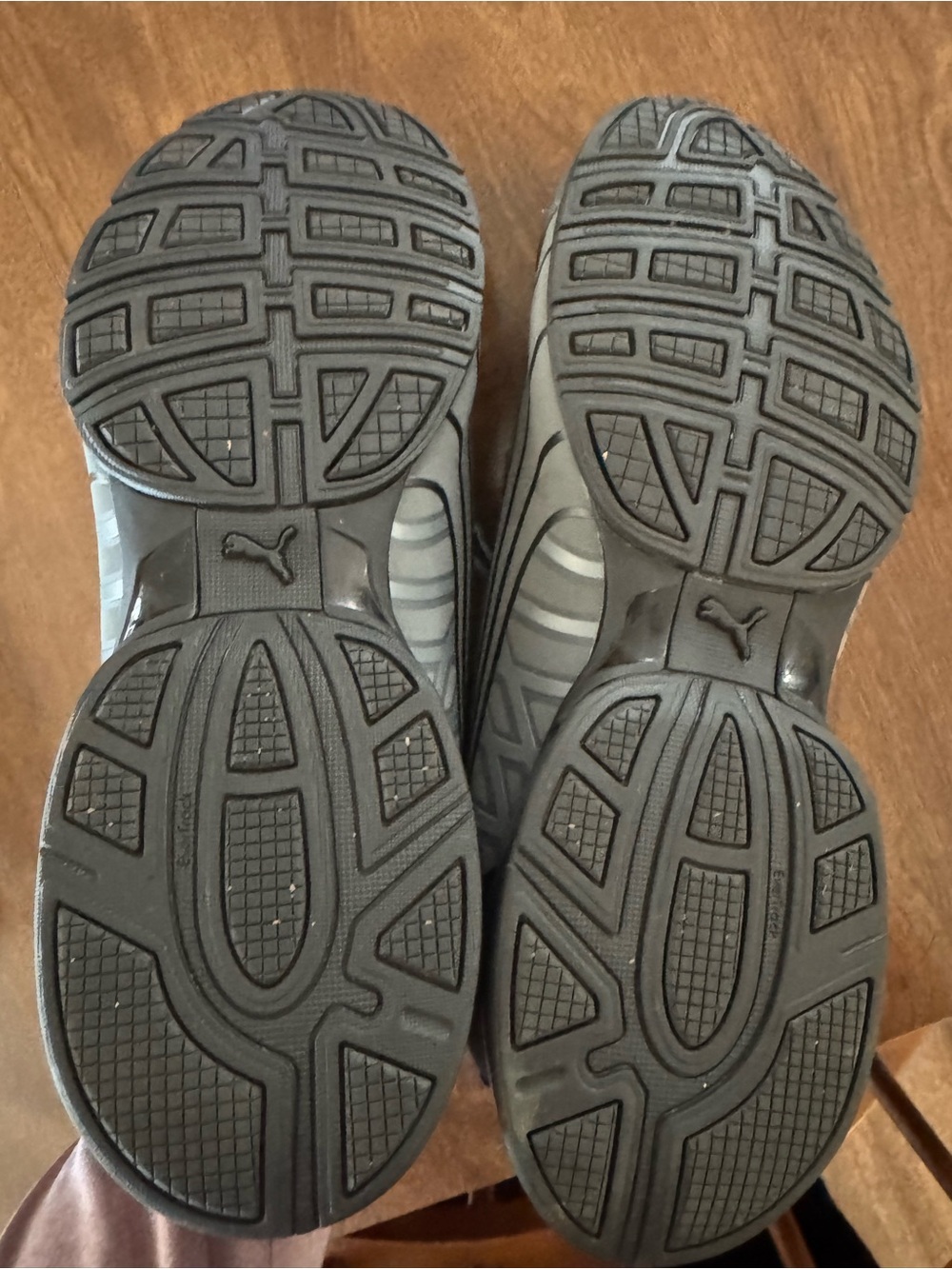 Puma Men’s Gray Athletic Sneakers with Black Accents - Picture 6 of 6